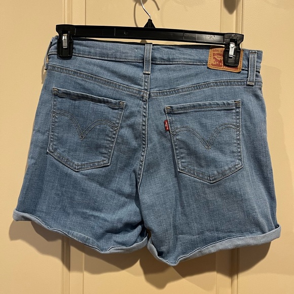 💙 Levi’s mid length shorts. Size 29. EUC. Worn maybe twice. 4.5 inch inseam. 💙 - Picture 2 of 4